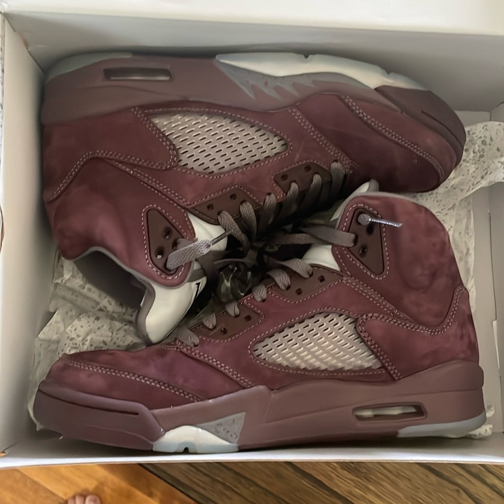 Jordan 5 retro burgundy worn twice size 9